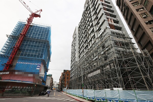 立法院今年三讀通過「平均地權條例」修法,時代力量要求內政部加速修訂子法,嚴懲投資客。聯合報系資料照