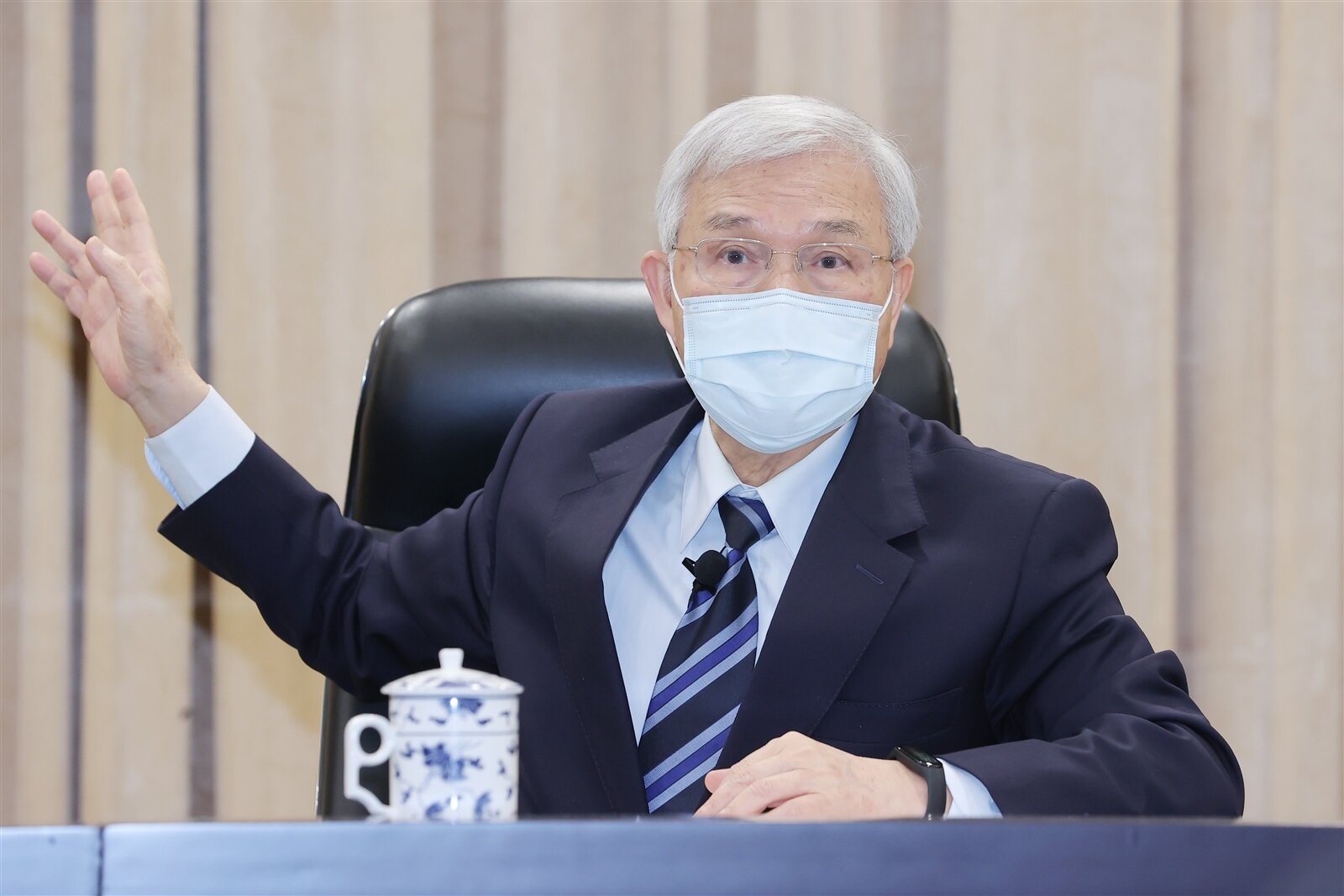 中央銀行昨舉行今年首場理監事會議，央行總裁楊金龍宣布升息半碼，利率連五升。記者許正宏／攝影 