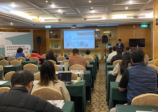 台南觀旅局下午5點在安平維悅酒店舉辦「誠信經營與法律責任講習暨座談」,邀請得智法律事務所所長侯信逸律師,以旅宿業者常遇到案例作經驗分享。圖/讀者提供