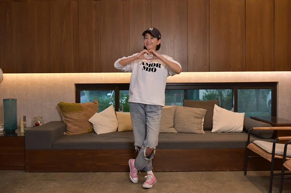 六月這兩個月飽受血光之苦,打針、吃藥沒停過。圖/TVBS提供