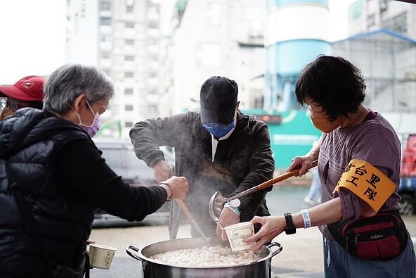 美味甜湯圓在冷冷的天吃了暖心又暖胃。（圖／信義區樂生活Ｘ有你有我）