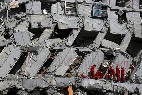2006年美濃大地震，許多人從睡夢中驚醒！6.4級地震造成結構不良的台南維冠大樓倒坍，怵目驚心，震驚全台。同時也喚起對住宅安全的重視。圖／聯合新聞