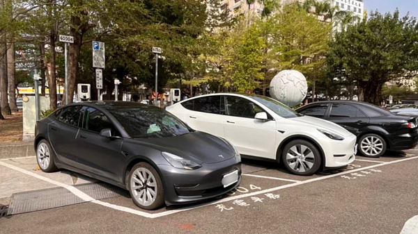 台中市交通局預計今年7月1日上午8時起實施充電車格收費,落實使用者付費精神。圖/台中市交通局提供