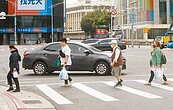 北市行人路權大執法　首日揪343件違規