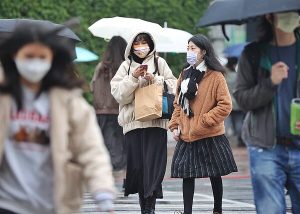 今天中部、北部、東半部局部陣雨,南部短暫陣雨,北台灣偏涼,其他地區轉涼。聯合報系資料照片