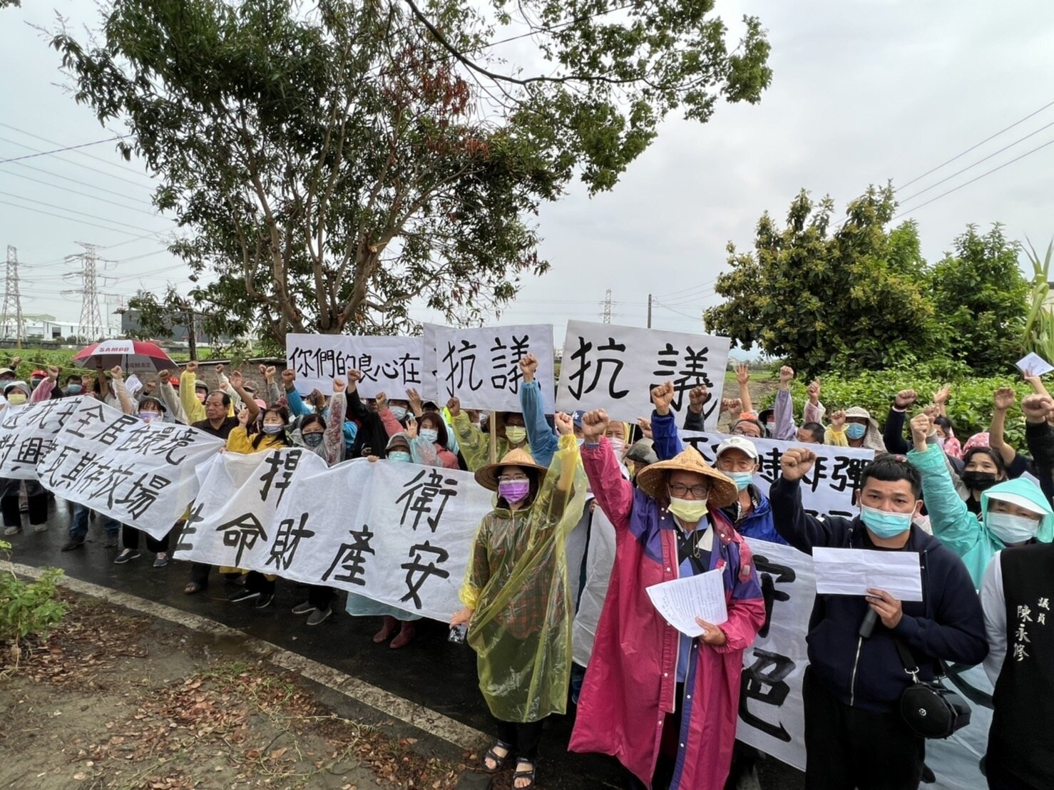 斗六市久安里附近將設置瓦斯存放場引起當地居民抗議，要求瓦斯場撤出社區。記者蔡維斌／攝影 