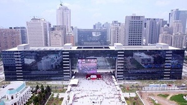 網友認為台中的治安和交通及空汙還有待改善。(圖/取自PTT)