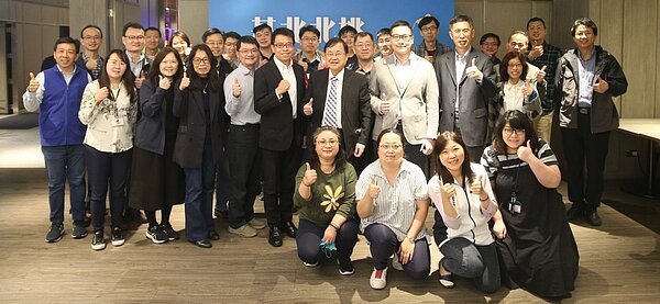 基北北桃四市環保局成立「基北北桃環保交流合作平台」,前排左六為新北市環保局長程大維。〈環保局提供〉