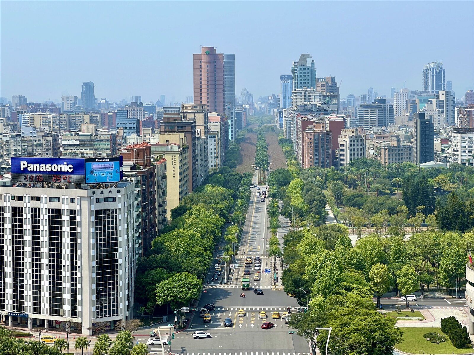 配合中央普發6000元政策,台北市政府規劃振興計畫推抽獎活動,盼能刺激民眾消費。記者鍾維軒/攝影