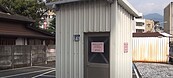 黃金地段驚見「0.3坪迷你屋」！地主曝真正用途　門牌有玄機