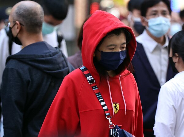 吳德榮表示,今天北部、東半部仍有局部短暫雨,中南部局部短暫雨後轉多雲時晴,北台偏涼微冷、其他地區早晚亦稍涼。示意圖,人物與新聞無關。圖/聯合報系資料照