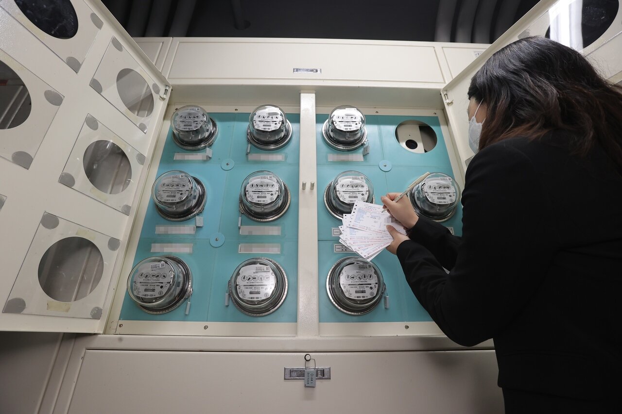 經濟部17日召開電價審議委員會,會中決議4月起調漲電價,台電今日正式公告用電各級距收費價格。電價示意圖。聯合報系資料照片/記者許正宏 攝影