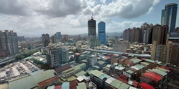 房市買氣急轉直下,永慶房產集團業務總經理葉凌棋表示,預估第一季全台交易量僅6.1~6.4萬棟,恐創下史上第三低量。圖/中時報資料照片