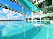 首座「無邊際嬰幼兒泳池」在高雄！提供親子設施、托兒服務