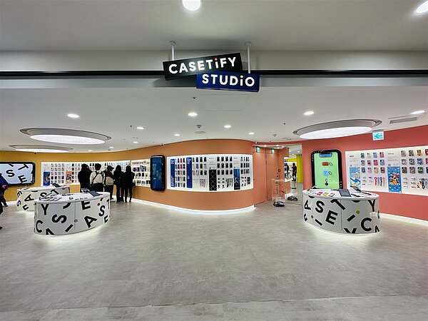 第2家CASETiFY STUDiO台中中友百貨門市。記者黃筱晴/攝影