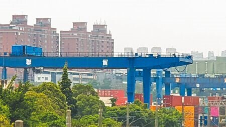 桃園市八德區貿開自辦市地重劃案,重劃會去年底解散,引發地方譁然,周邊12里長聯署陳情要求搬離。(蔡依珍攝)