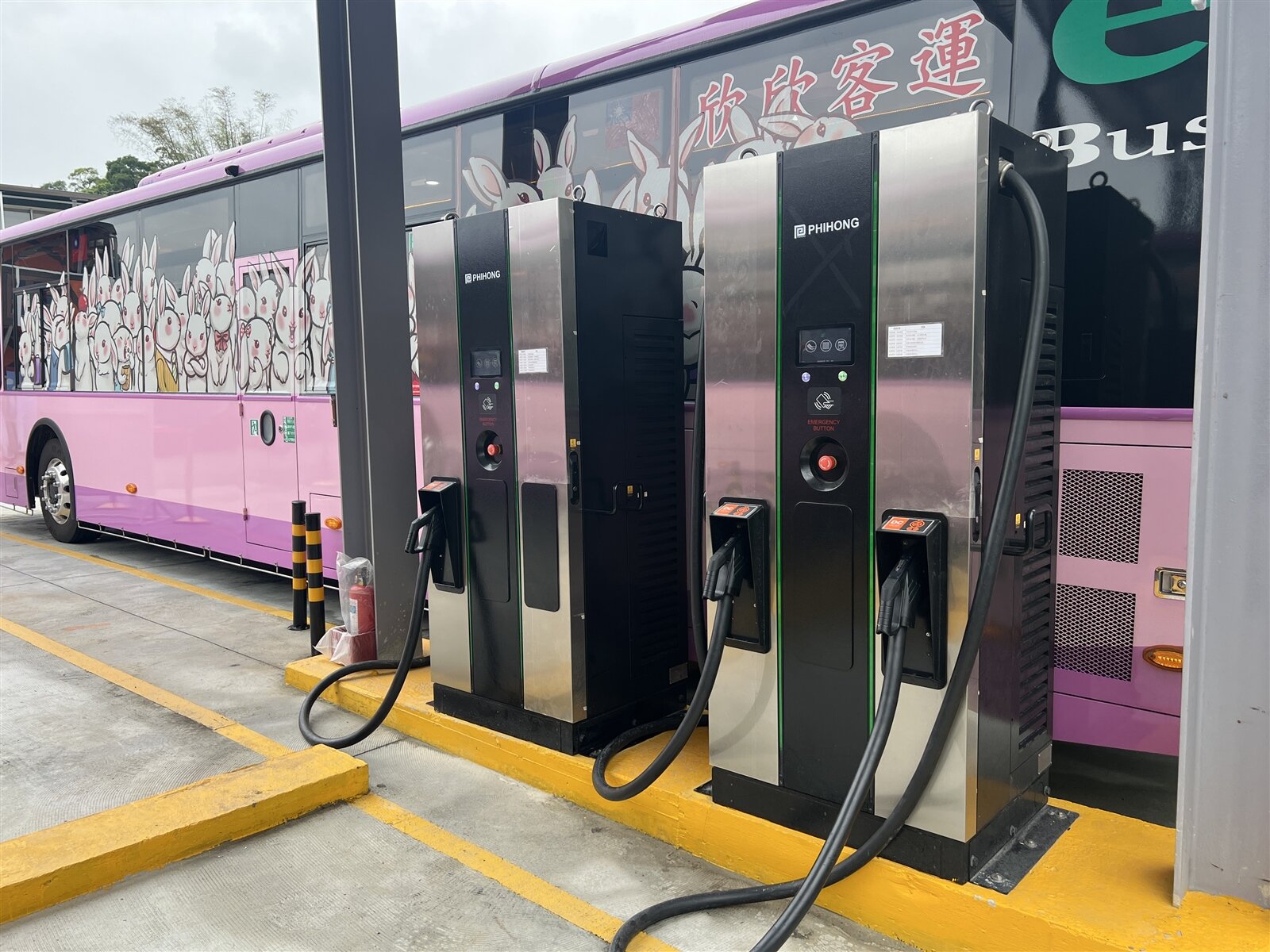 北市首座快充電動公車充電站啟用,27輛電動公車將投入羅斯福路幹線。記者鍾維軒/攝影