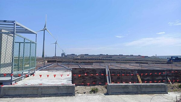 經濟部工業局計畫在彰濱工業區鹿港區新建事業廢棄物焚化爐,一度謠傳要夾帶火葬場,但服務中心否認。圖/彰化縣環保聯盟提供