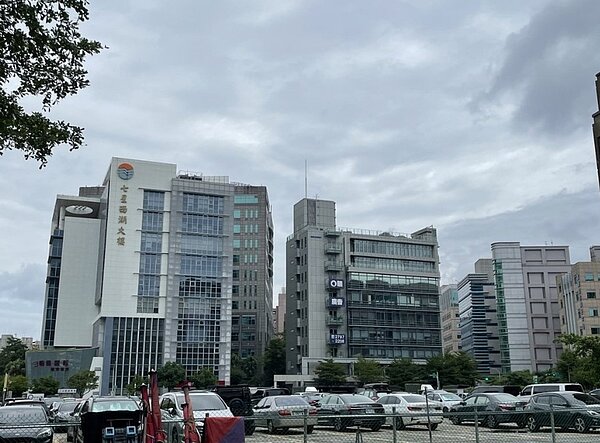 內科商辦林立。圖/台灣房屋提供