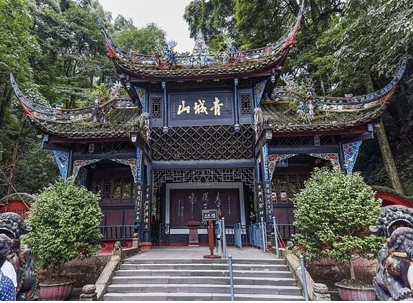 四川青城山太清宮招募出家道士，限18歲至35歲引發大陸網友熱烈討論。騰訊新聞