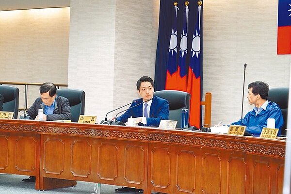 台北市長蔣萬安前日在交通會報中嚴肅要求各局處注意，積極申請中央相關經費。圖／台北市政府提供
