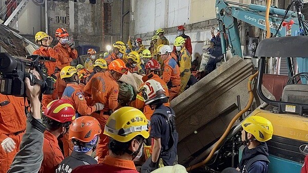 台中前天發生老屋施工倒塌壓埋3名工人致死事件,而罹災的3名工人都沒有以雇主為投保單位為其投保。聯合報系資料照片
