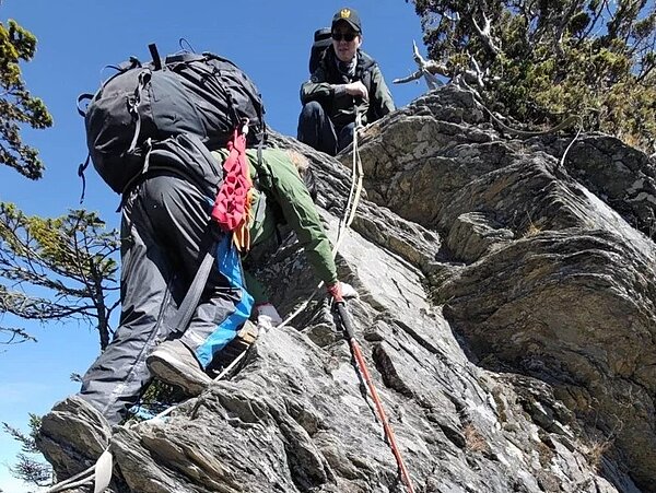 南投干卓萬群峰地勢險峻。圖/南投縣消防局提供