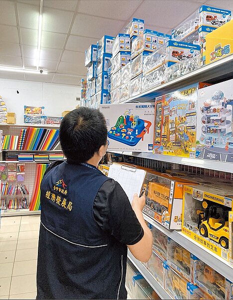 台中市政府經發局自今年1月起持續抽查,至今抽查73件玩具,其中5件不合格,不合格率近1成5,要求業者限期改善。圖/經發局提供