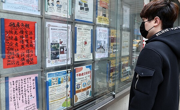 為避免租金補貼「看得到吃不到」,內政部預告修正租屋定型化契約,新增不得記載事項,禁止房東在租約中阻擋房客申請租金補貼,最快5月上路。本報資料照