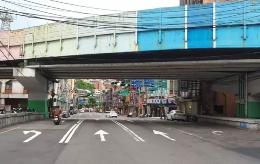 基隆市中心仁愛橋10日起封閉重建，衝擊市區道路交通。聯合報系資料照片 