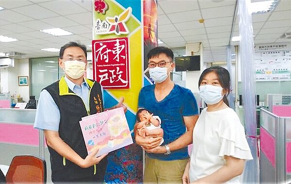 台南市政府民政局祭出生育福利政策,鼓勵市民「增產報國」。(台南市政府民政局提供/程炳璋台南傳真)