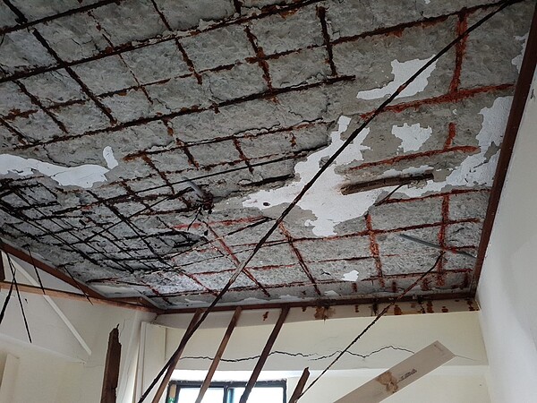 內湖明園大廈海砂屋。圖/都更處提供