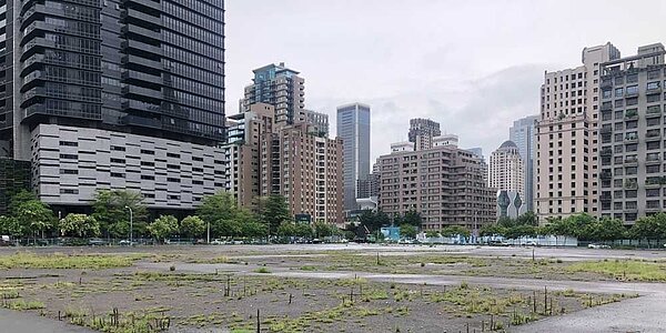 營利事業為出售土地而進行地上物拆除整地所產生之損費,應視為土地出售實際成本之一部分。圖/本報資料照片