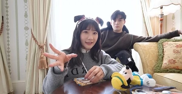 呂杰陽常會在愛莉莎莎旅遊影片中出現。 圖/擷自YouTube