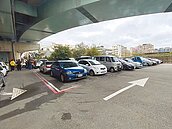 橋下長期遭占用　竹市府評估設停車場
