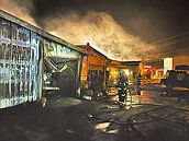 花蓮農糧行民宅大火　250坪付之一炬