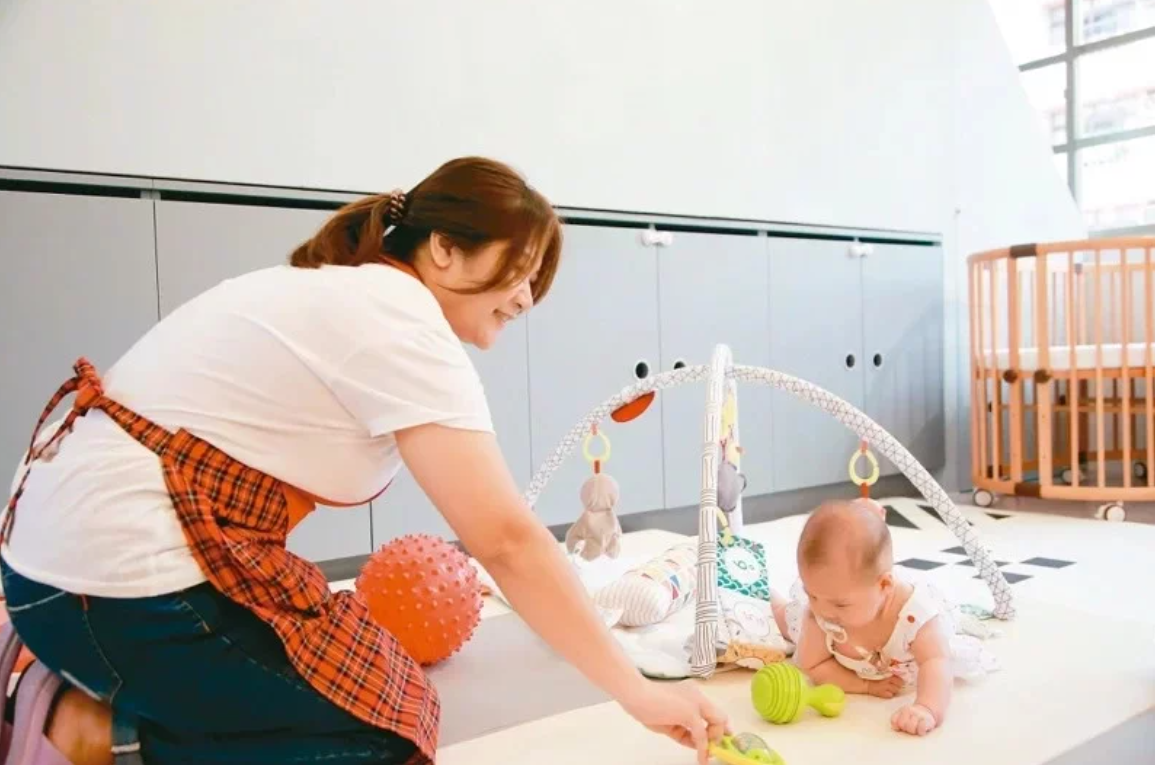 台中家長建議幼兒園、公托在寒暑假延長照顧,國民黨7位議員提案,促市府提供配套措施。圖/台中市社會局提供