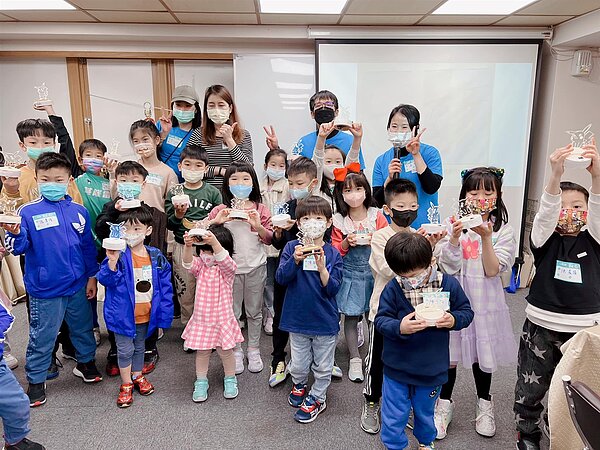 手作超可愛的皮卡丘小夜燈