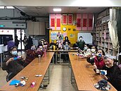 仁福里　里長吳肇輝　扭轉方塊摺紙活動