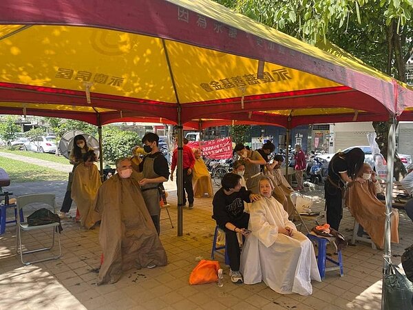 復建里公益義剪活動