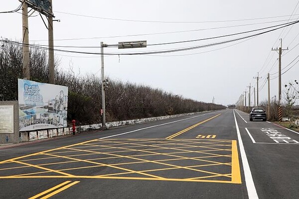 臺南市七股區台61線以西至黑面琵鷺賞鳥亭道路改善工程目前已完成，大幅提升路面平坦度及安全性。圖／台南市政府提供