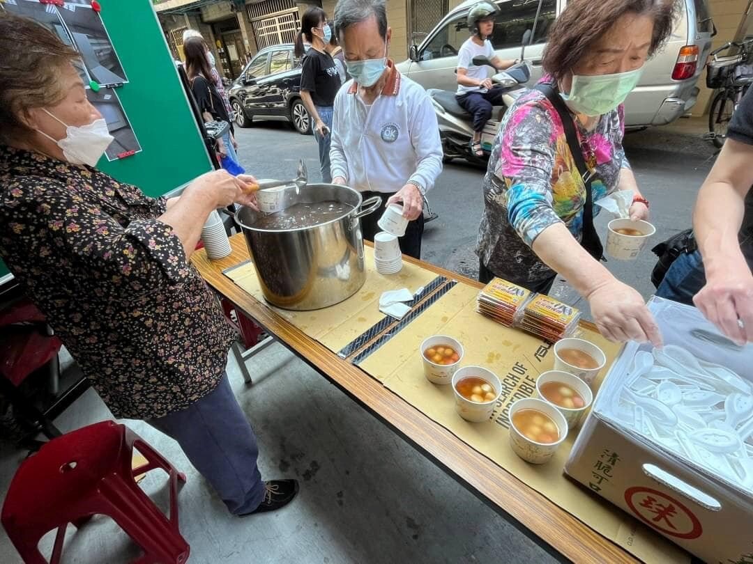 民安里老人共餐