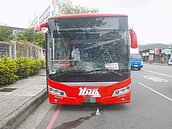 台中公車滑行　夾死駕駛