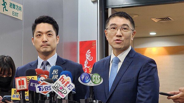 基隆市長謝國樑(右)上午拜訪北市府，台北巿長蔣萬安(左)表歡迎。記者楊正海／攝影 