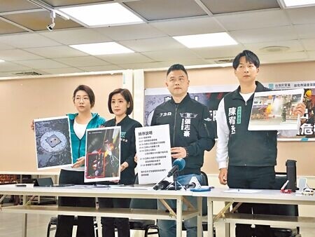 
台北市民眾黨議員陳宥丞（右起）、張志豪、黃瑩及林珍羽共同舉行記者會，揭露北市共2萬3065個瓦斯止氣閥，竟有3613個遭不當掩埋，恐造成消防人員救災危險，應召開跨局處會議檢討並修訂SOP。（張芷瑜攝）
