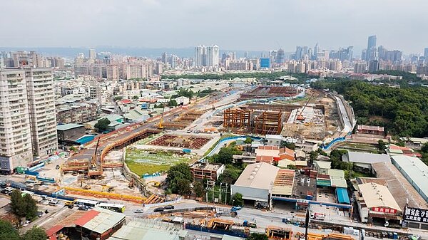 皇翔正式得標總銷金額400億元的「捷九」(金城機廠暨莒光站/加蚋站)捷運聯開案。圖為空拍圖。圖/戴德梁行提供