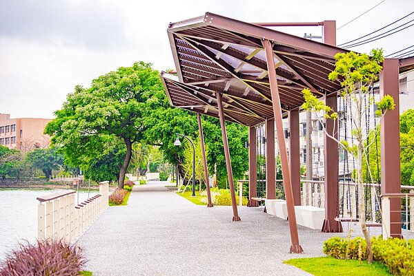 內定綠塘水岸公園為兼具田園、社區及棲地並重的生態公園。圖/桃園市政府提供