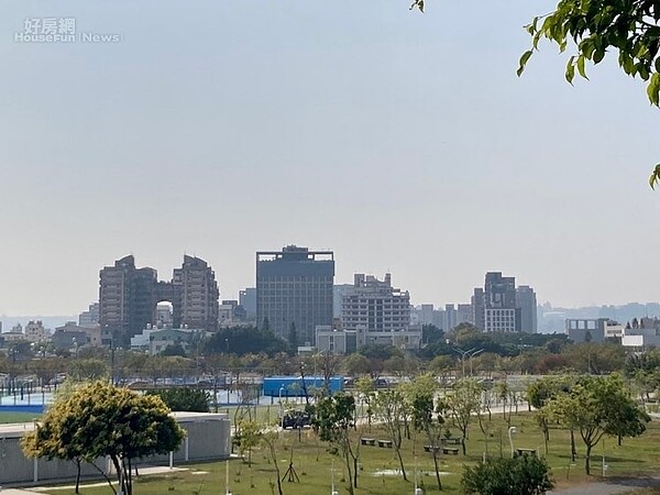 台中 房市 水湳 預售 大樓。圖／好房網News記者黃芸涵攝