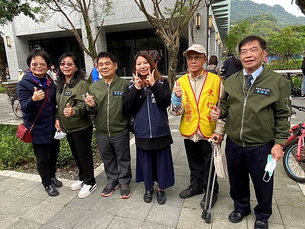 為慶祝兒童節，費鴻泰邀請社區藝文團體、在地里長們、永慶房屋與Momo親子台共同舉辦親子活動，到廣慈園區熱鬧登場。圖／永慶房屋提供