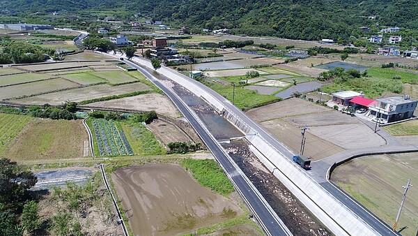 106年6月2日遭逢豪大雨導致潰堤的三界壇路段，已於107年3月修復完成保障居民安全。圖／新北市政府提供